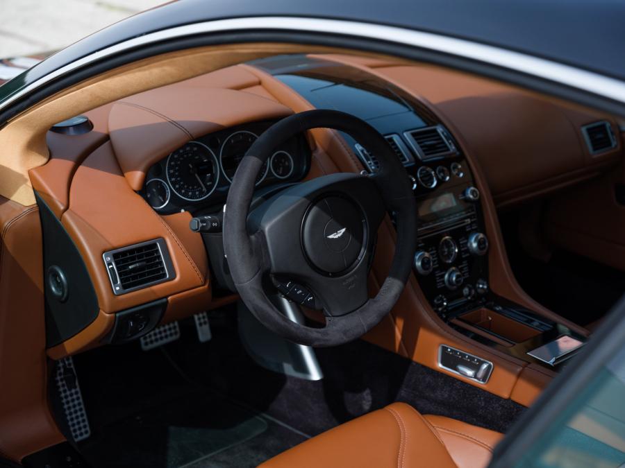 Торпедо Aston Martin DBS 2012 года  (фото 27 из 53)